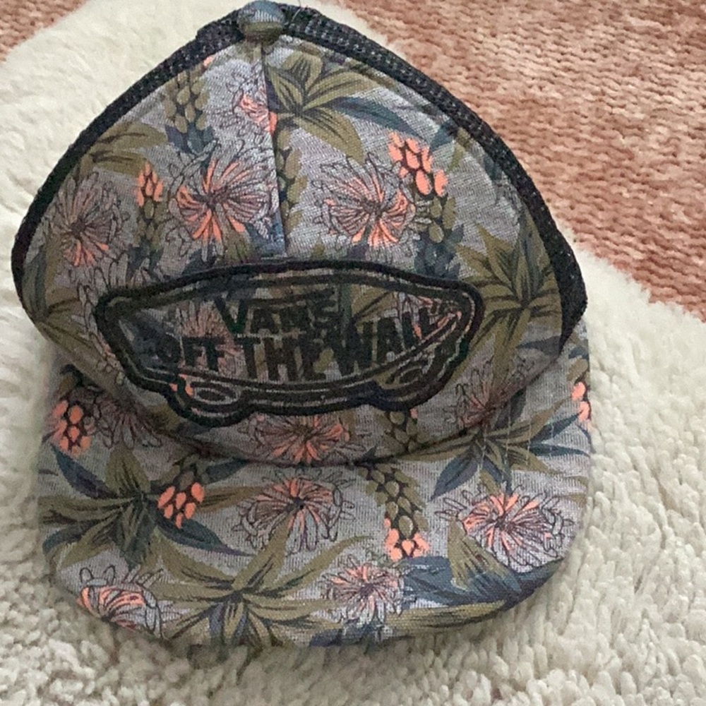 NWOT Vans Floral Trucker